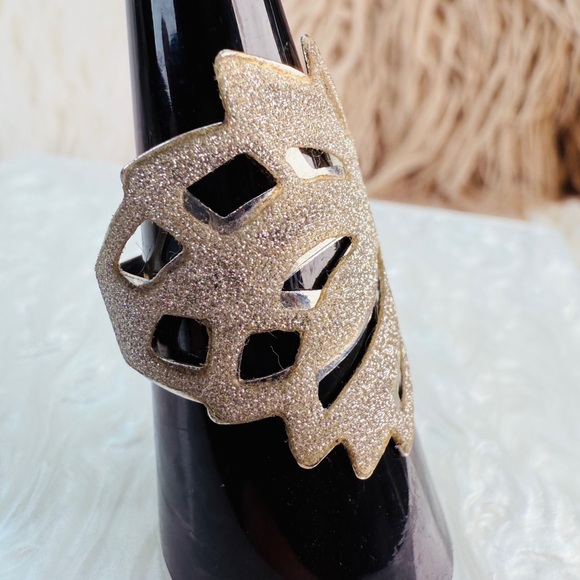 Vintage size 8 adjustable open, cut, frosted costume ring - Picture 4 of 5